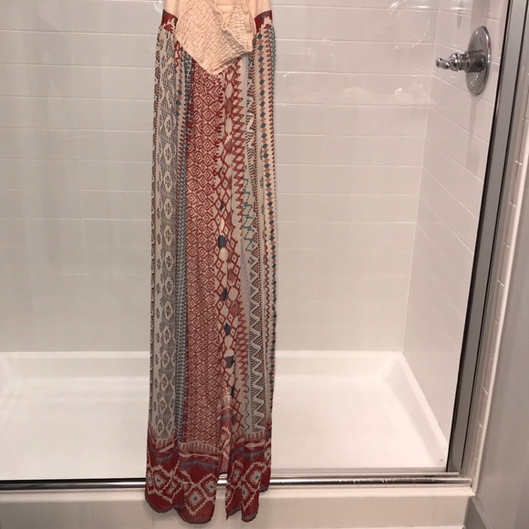 100% polyester halter top maxi with sheer bottom - Picture 4 of 8